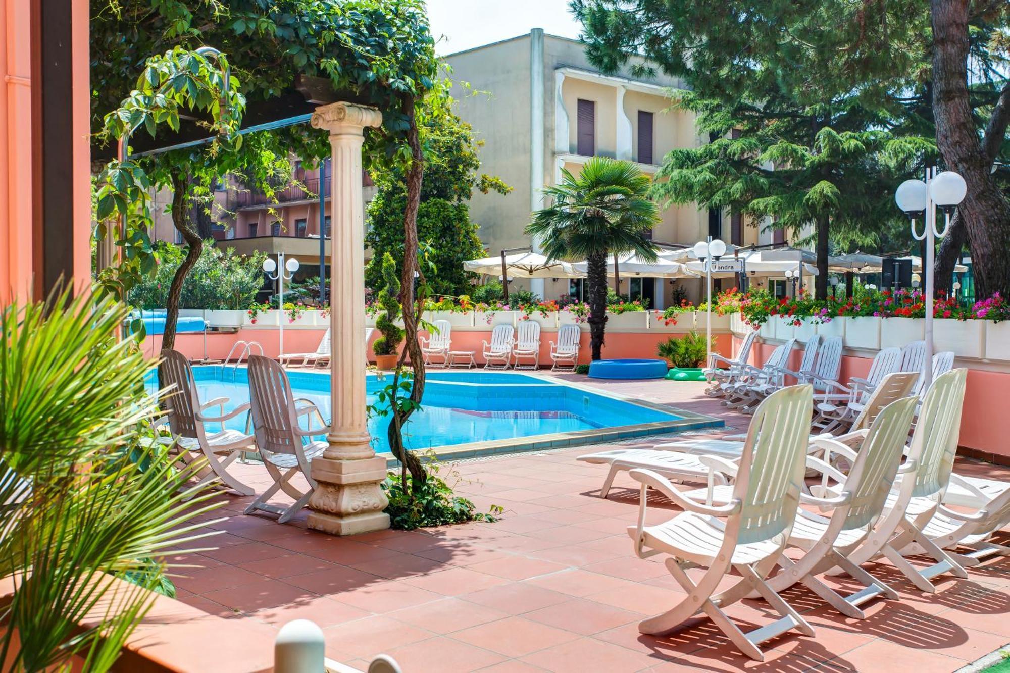 Hotel Meeting Cesenatico Dış mekan fotoğraf